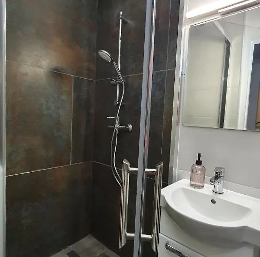 Uniapart アパート